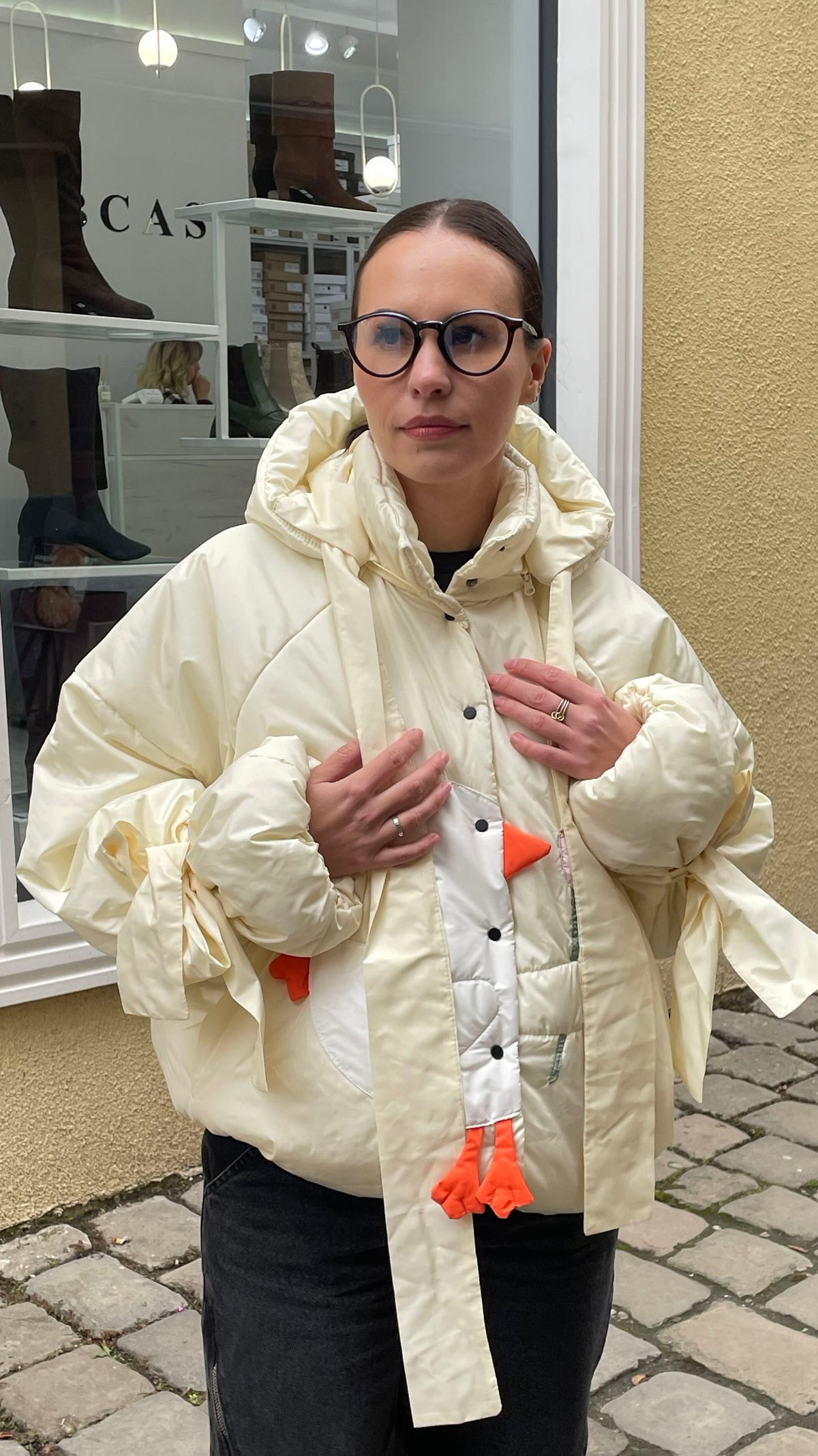 Down jacket  "Little duck" in yellow butter with detachable bows and removable hood