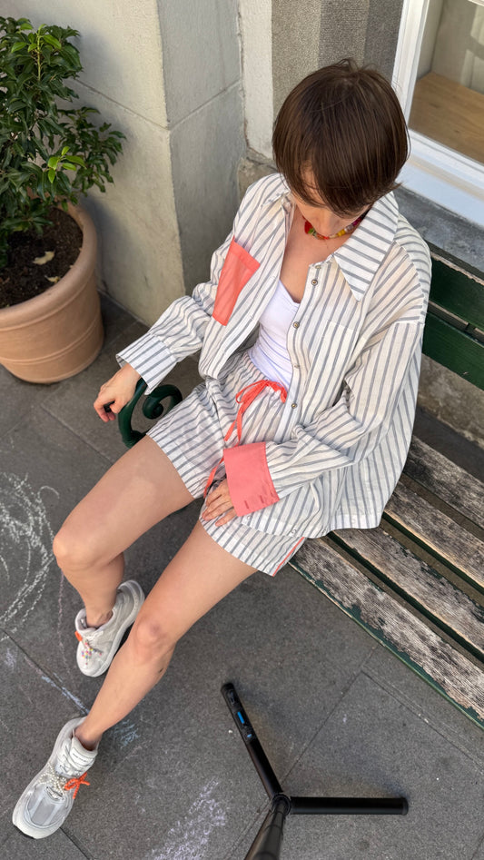 Striped shorts with color accents of your choice