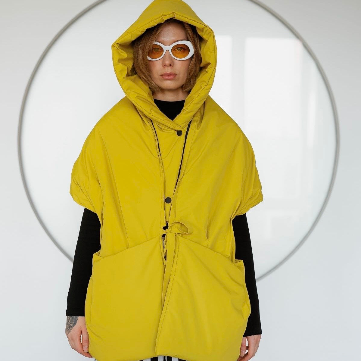 <tc>Жилетка кольору мімози з відстібним капюшоном</tc>