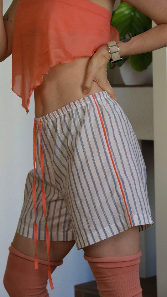 Striped shorts with color accents of your choice