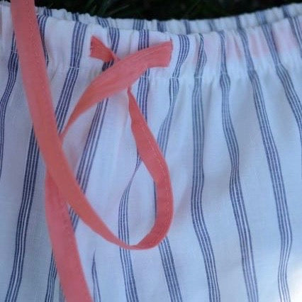 Striped shorts with color accents of your choice