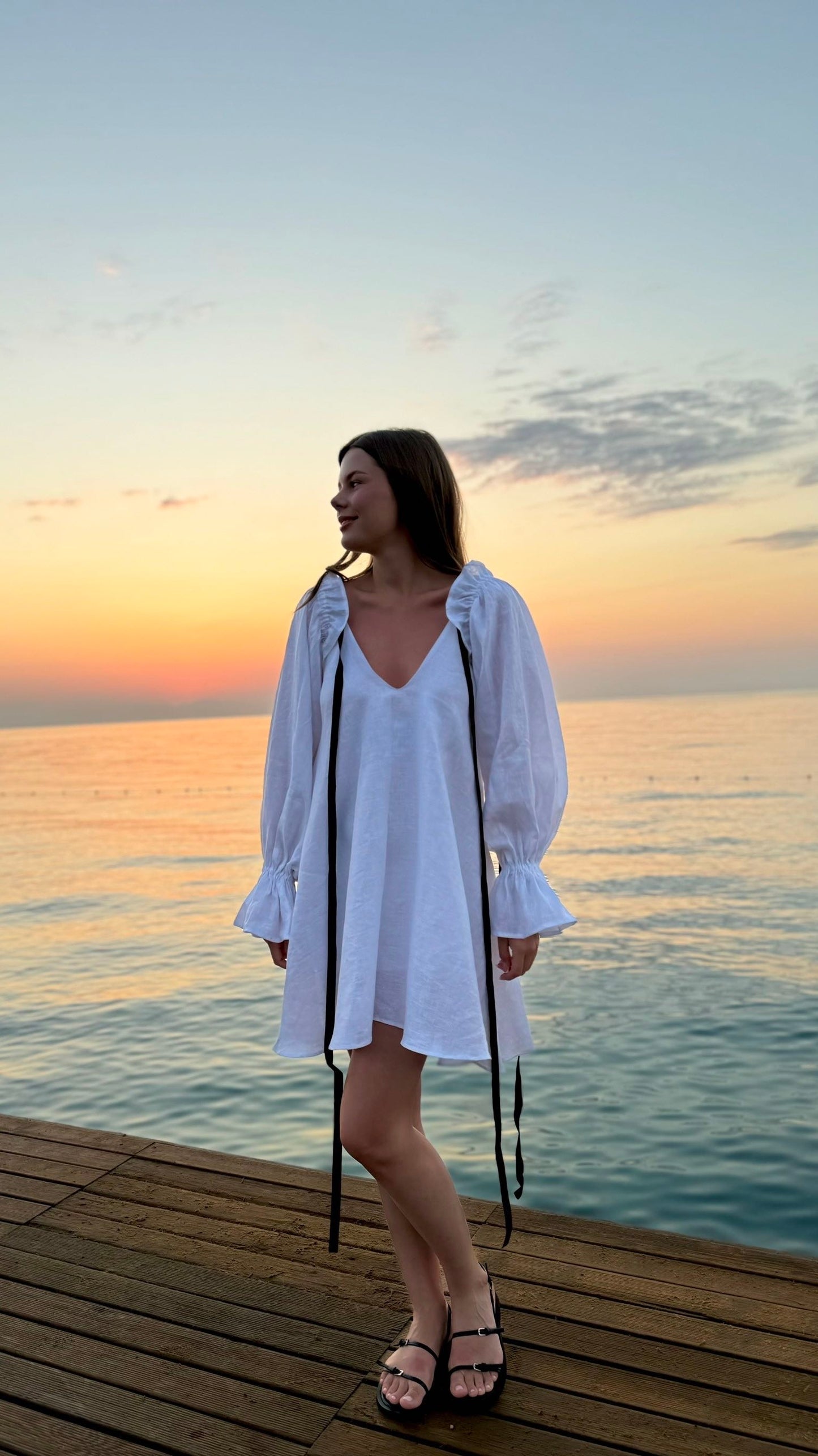 Short dress with ribbons in organic linen