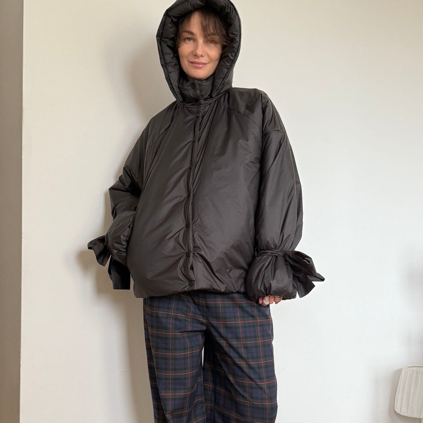 <tc>Куртка чорна зі знімними бантами і пристібним капюшоном</tc>