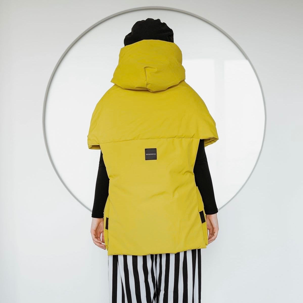 <tc>Жилетка кольору мімози з відстібним капюшоном</tc>