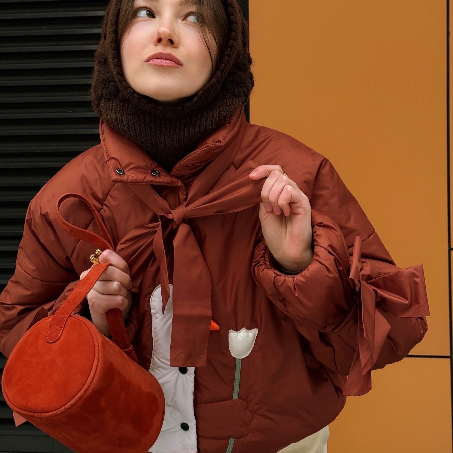 <tc>Куртка «Качечка» теракотова зі знімними бантами і пристібним капюшоном </tc>