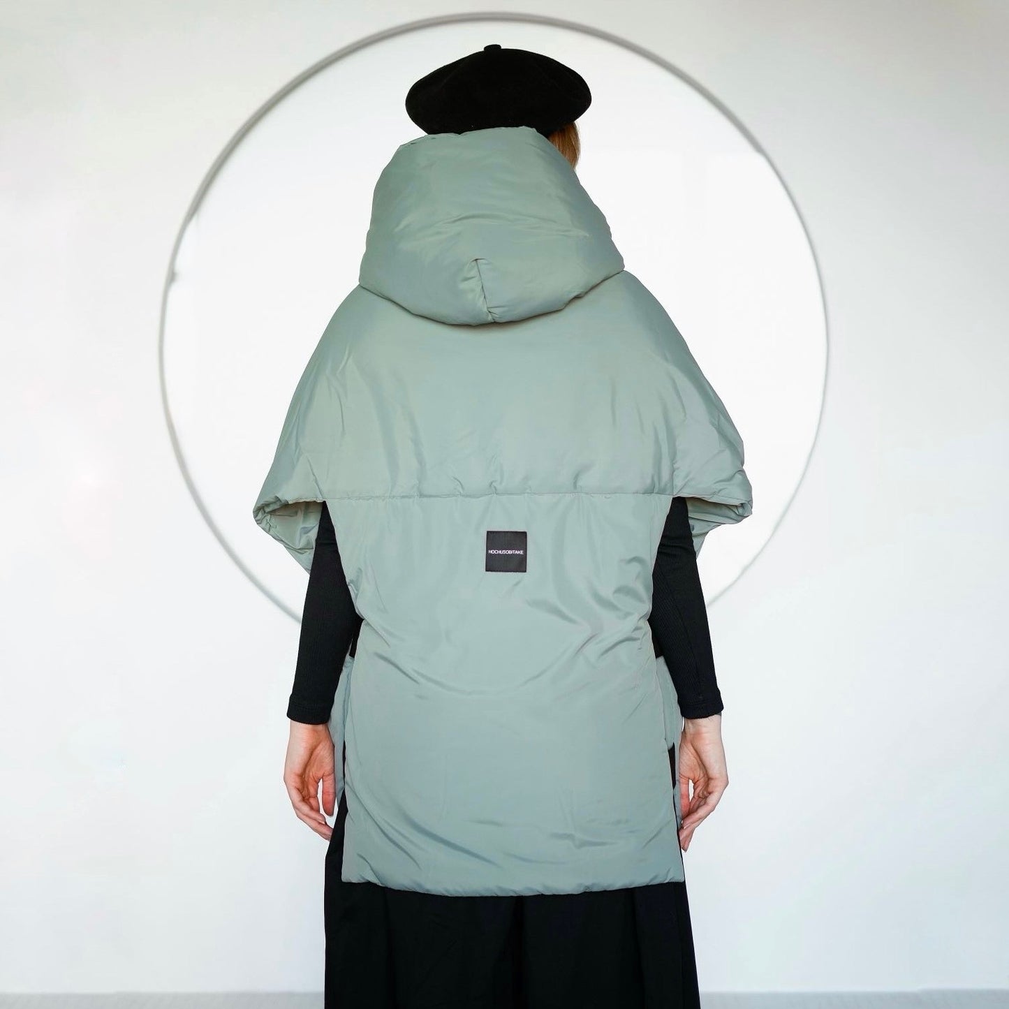 <tc>Жилетка кольору нефрит з відстібним капюшоном</tc>