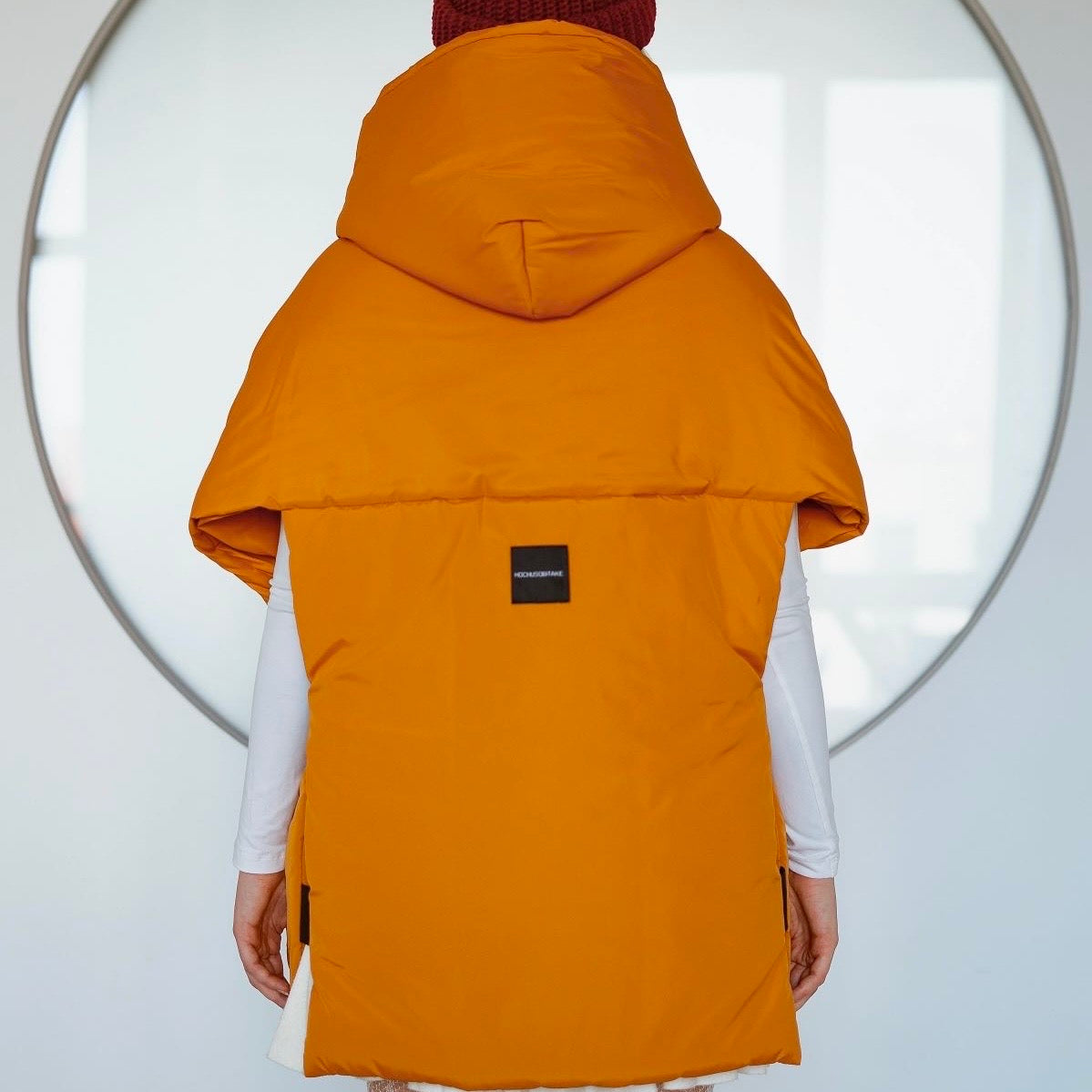 <tc>Жилетка кольору каррі з відстібним капюшоном</tc>