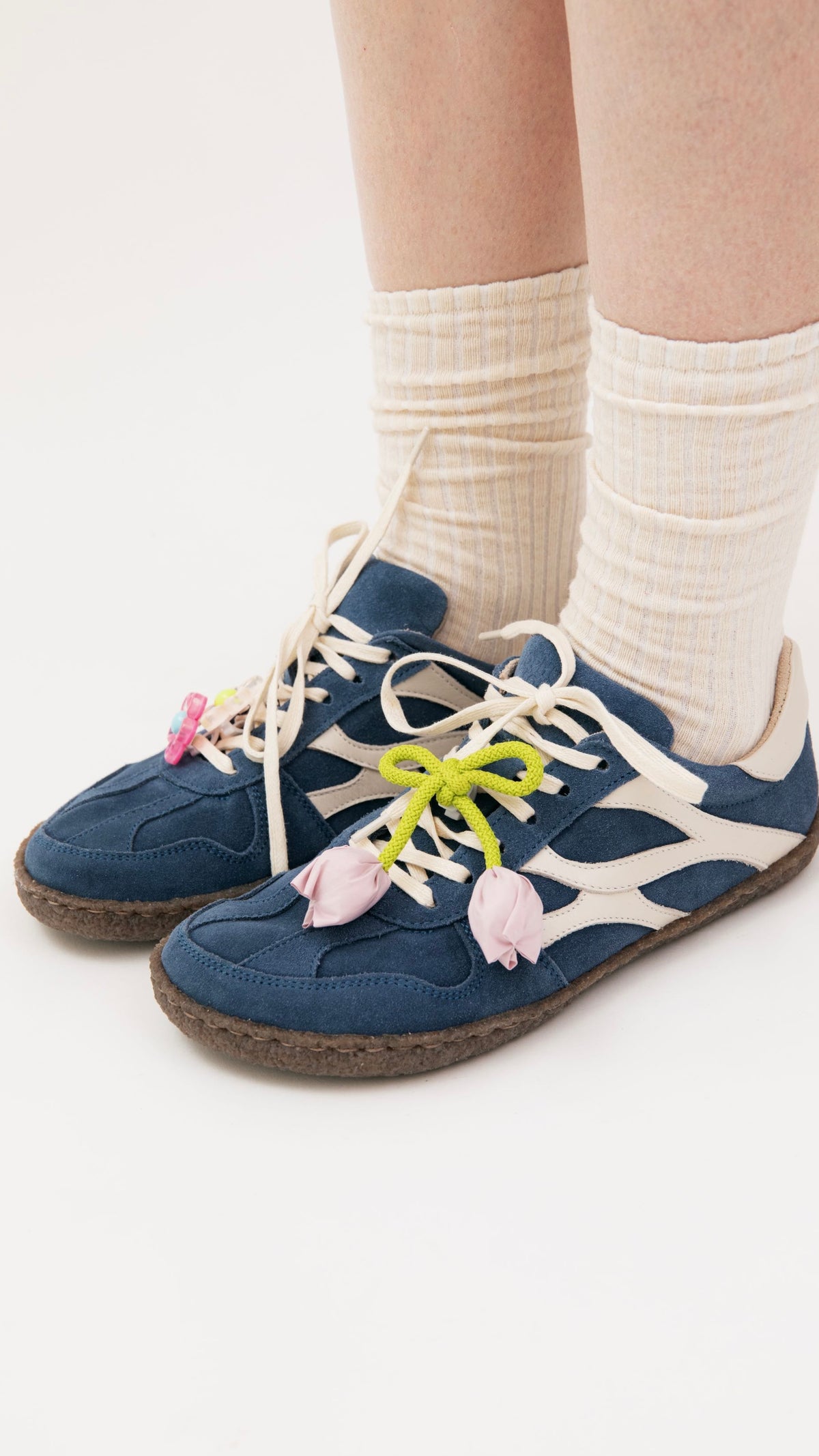 BOSI x HOCHUSOBITAKE demi-season sneakers (Selby) with an exclusive designer accessory set