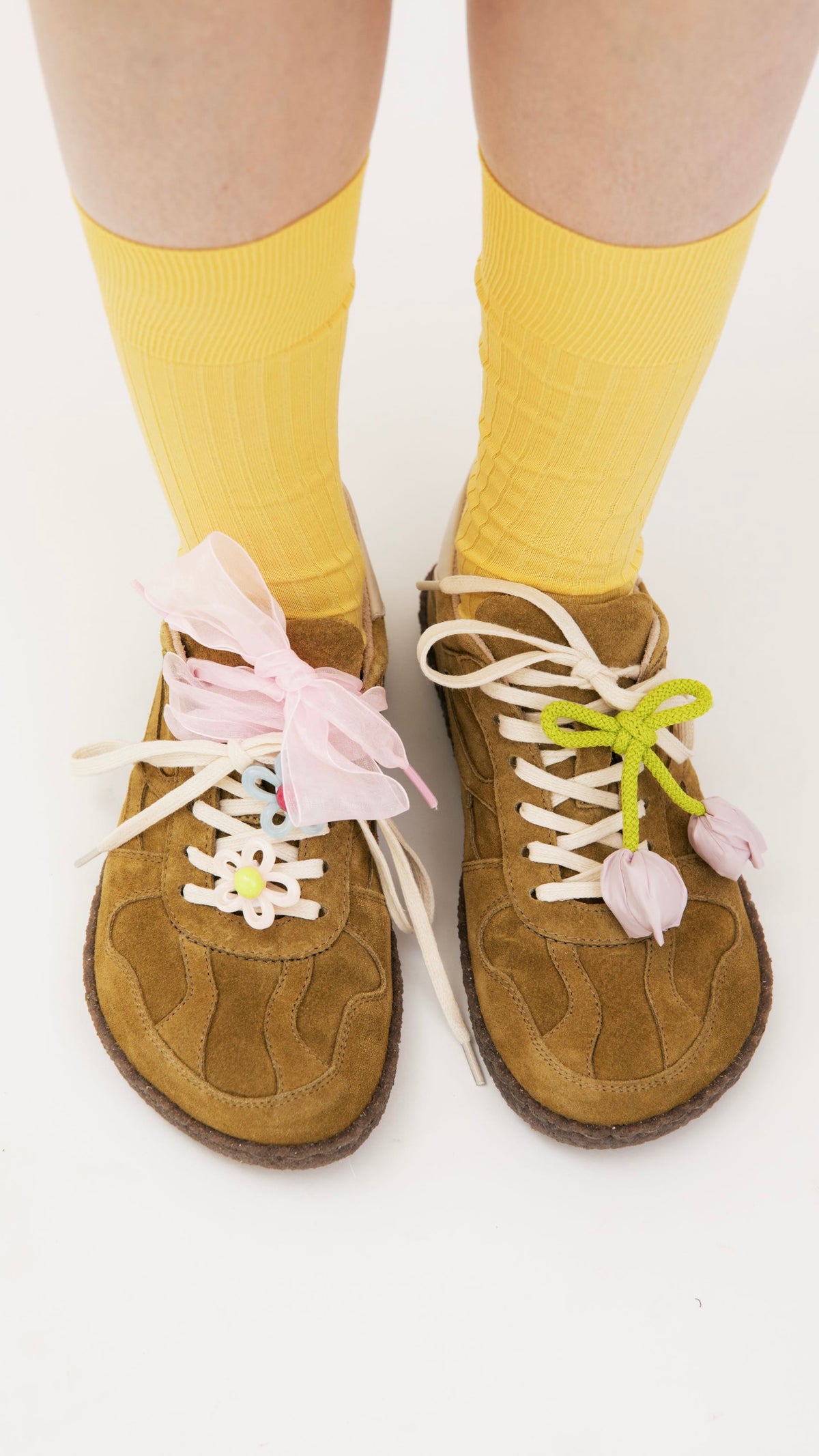 BOSI x HOCHUSOBITAKE demi-season sneakers (Selby) with an exclusive designer accessory set