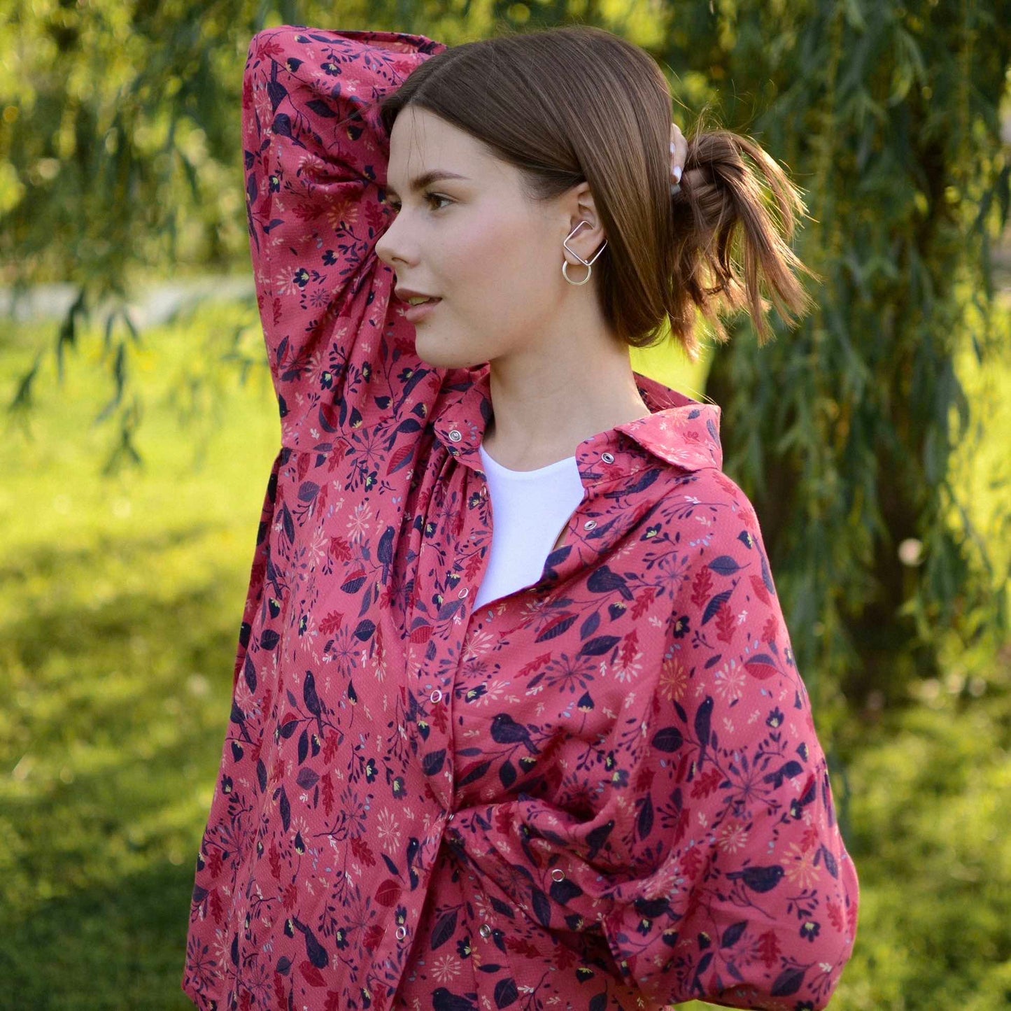 Shirt with a print "Crimson birds"