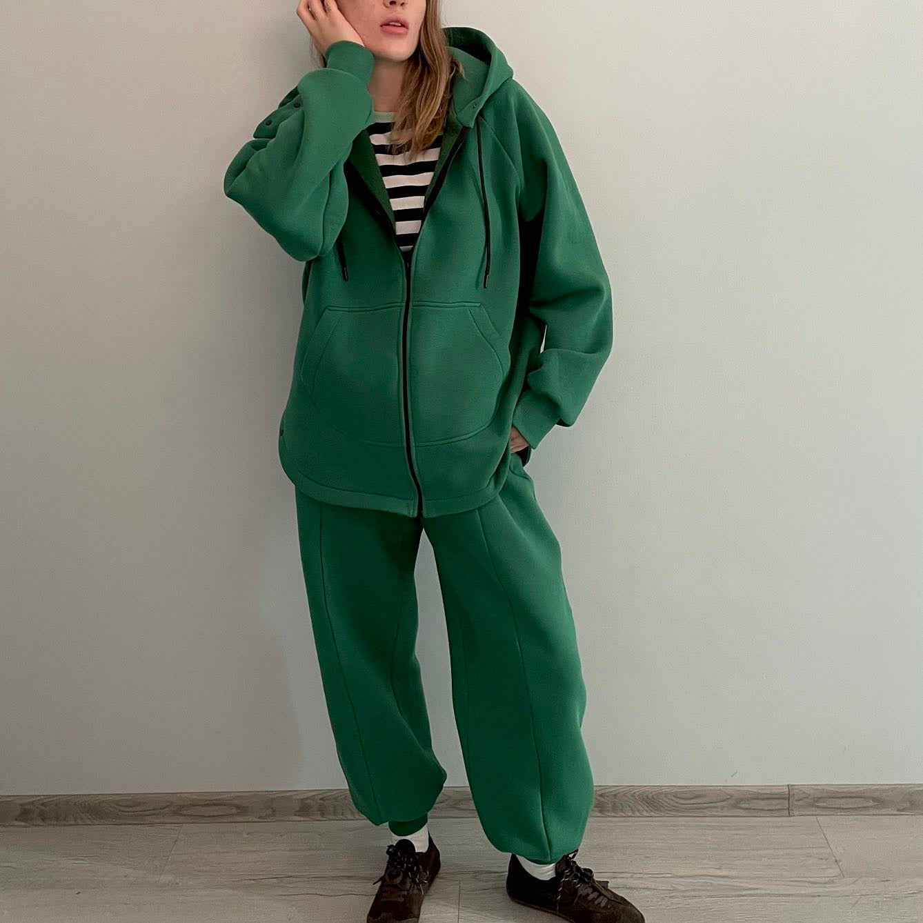 <tc>Спортивні штані кольору смарагд</tc>