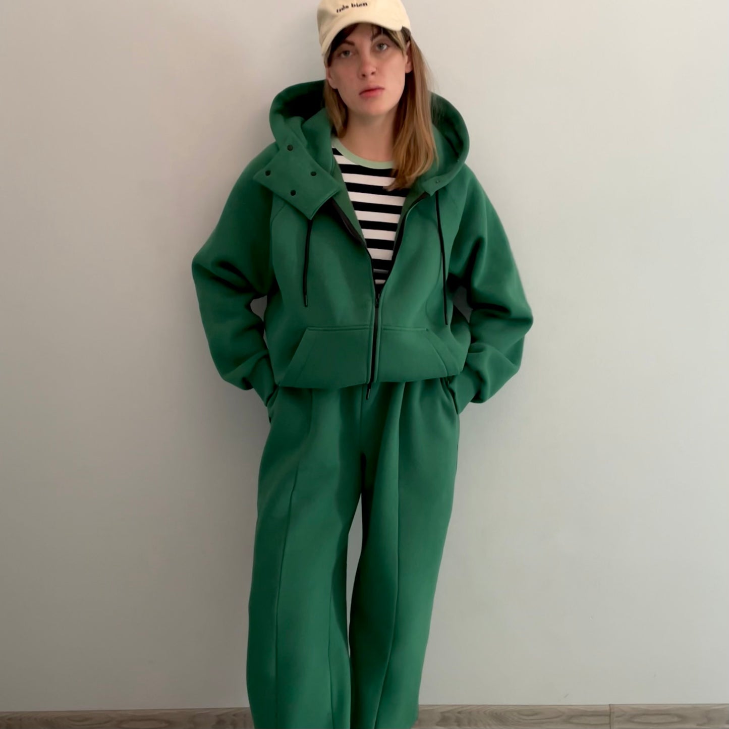 <tc>Спортивні штані кольору смарагд</tc>