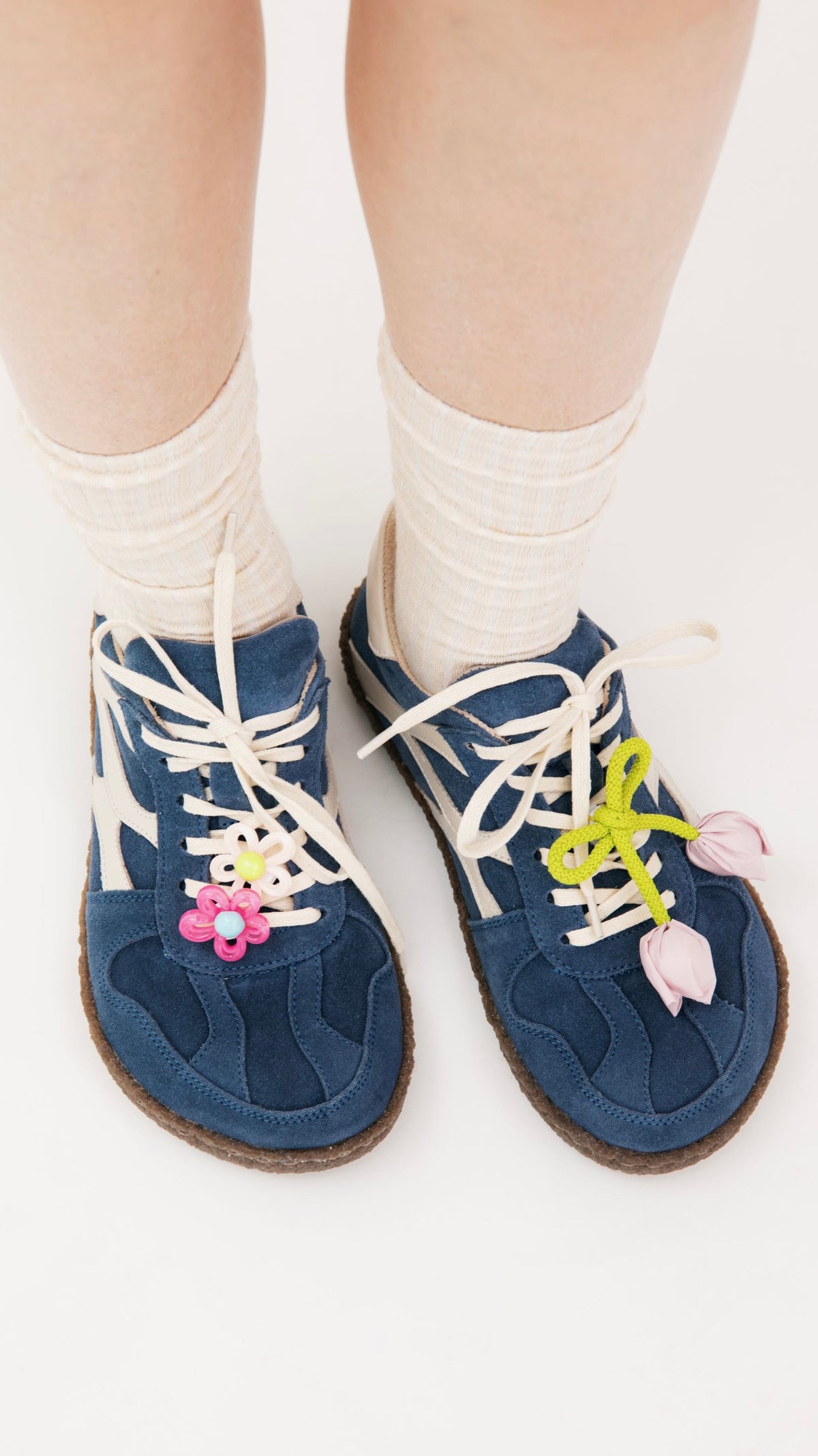 BOSI x HOCHUSOBITAKE demi-season sneakers (Selby) with an exclusive designer accessory set
