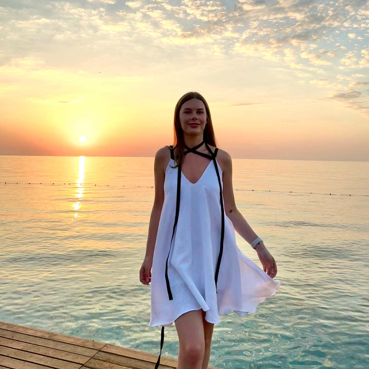 Short dress with ribbons in organic linen