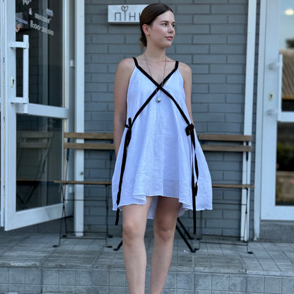 Short dress with ribbons in organic linen