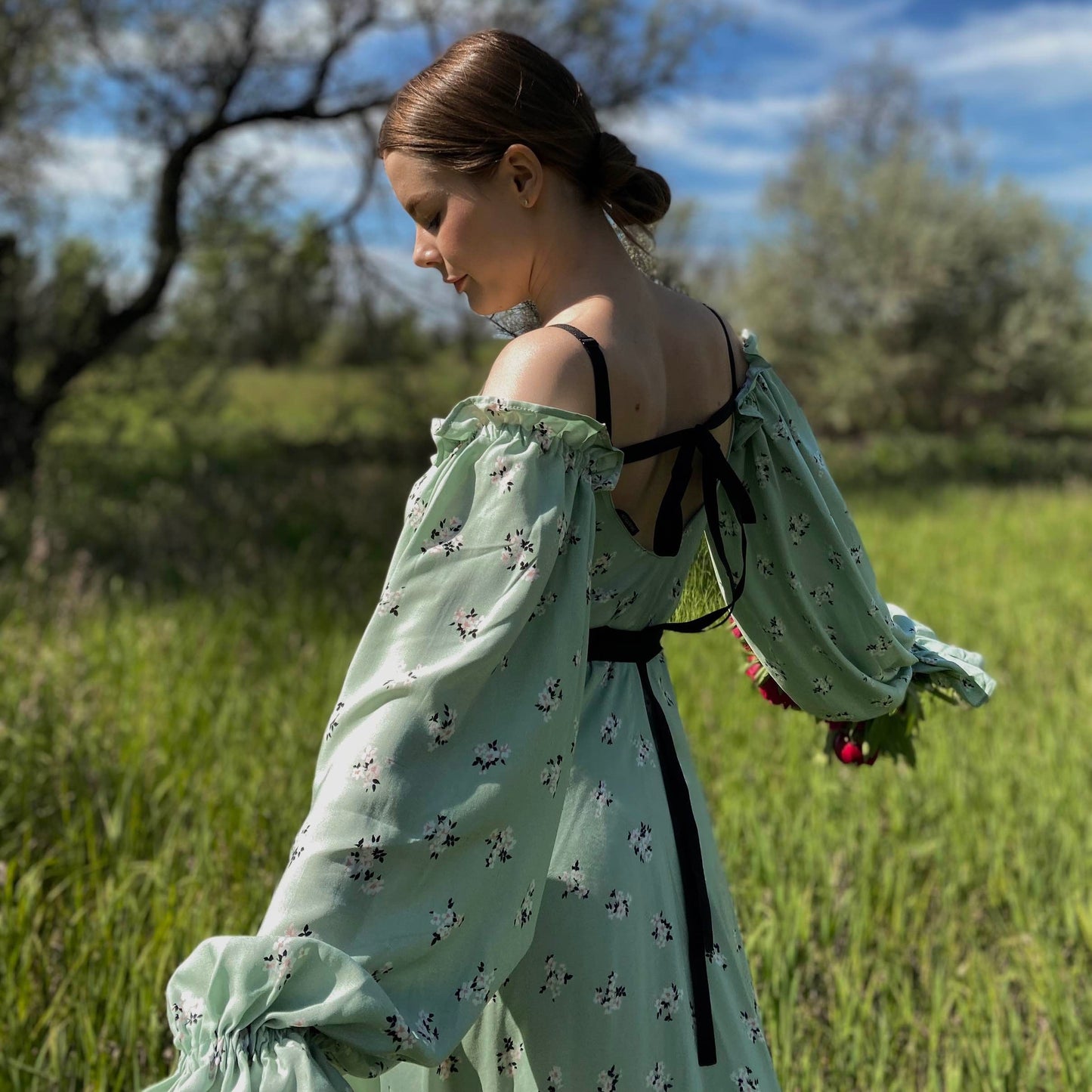 Mint detachable sleeves with floral print