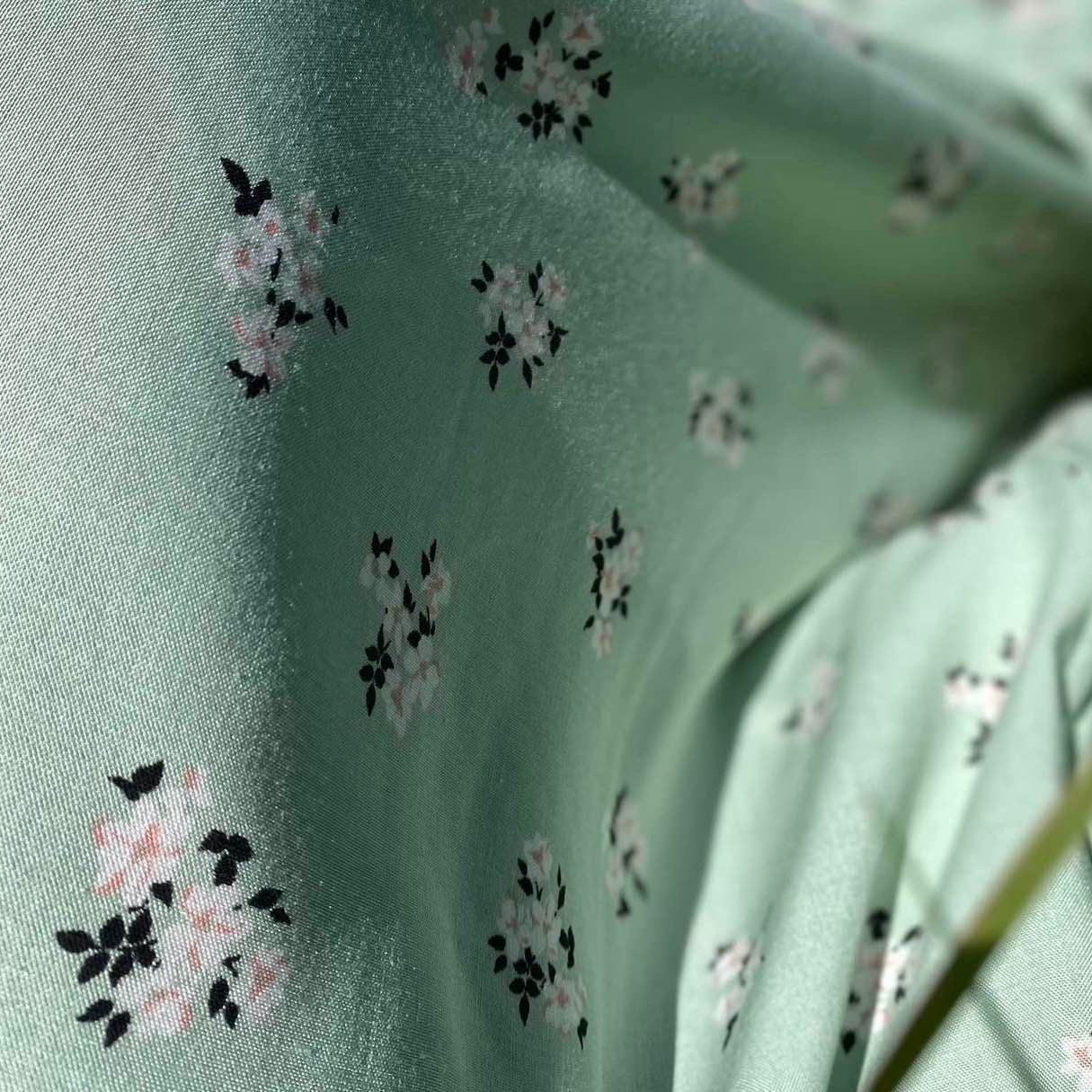 Mint detachable sleeves with floral print