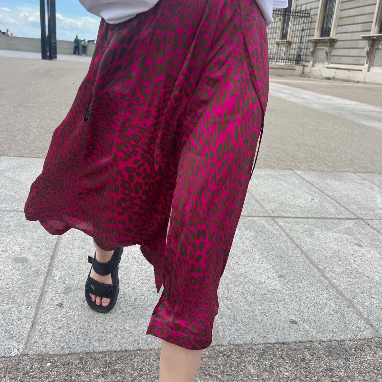 Asymmetrical skirt leopard
