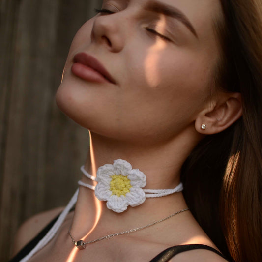 Crochet flower choker chamomile