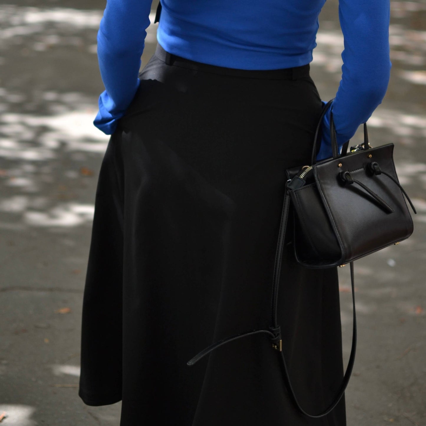 Asymmetric skirt in black