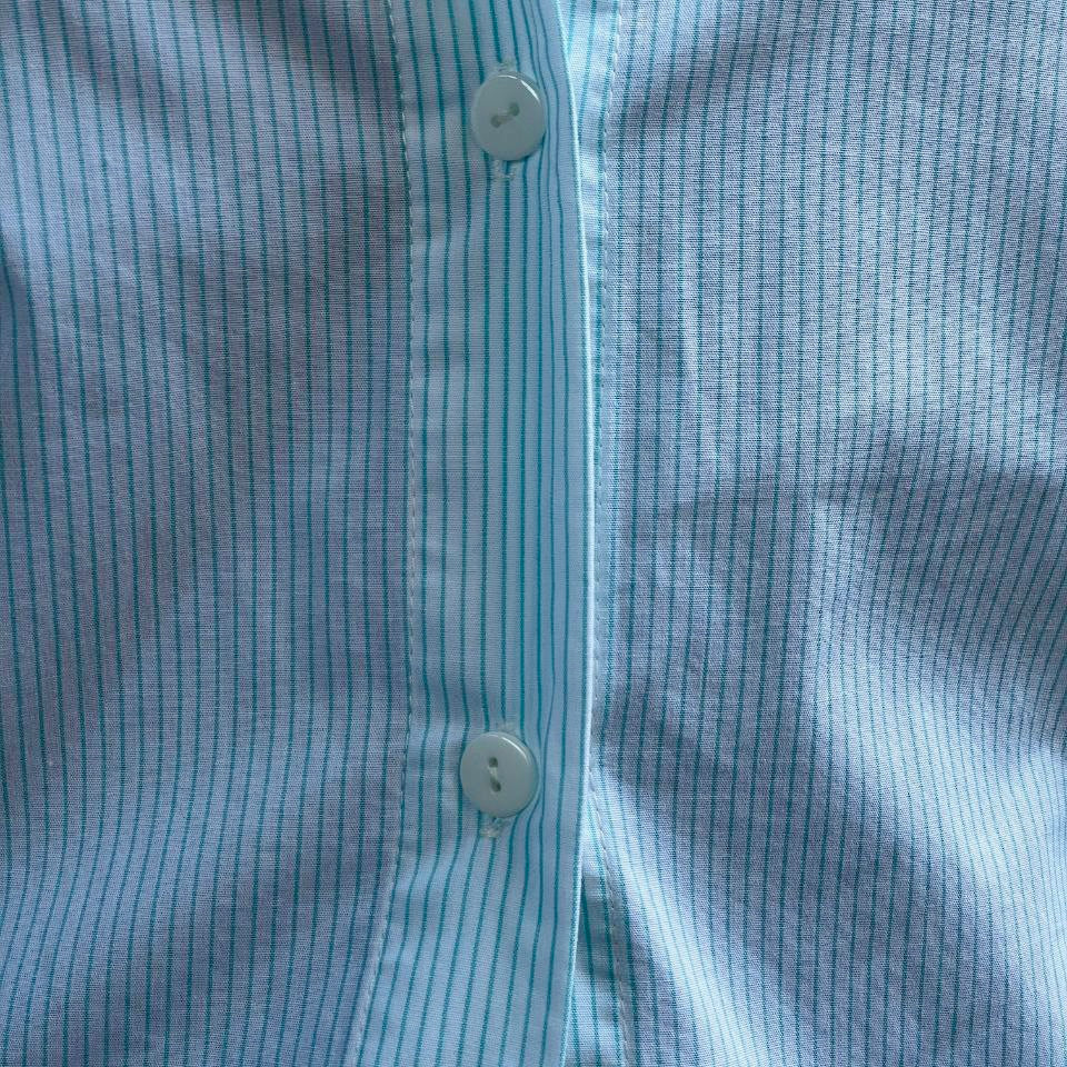 Elongated light blue cotton shirt