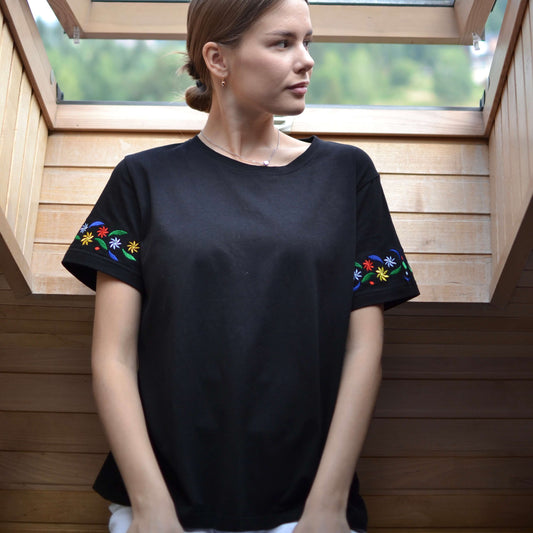 Футболка чорна "Соня"